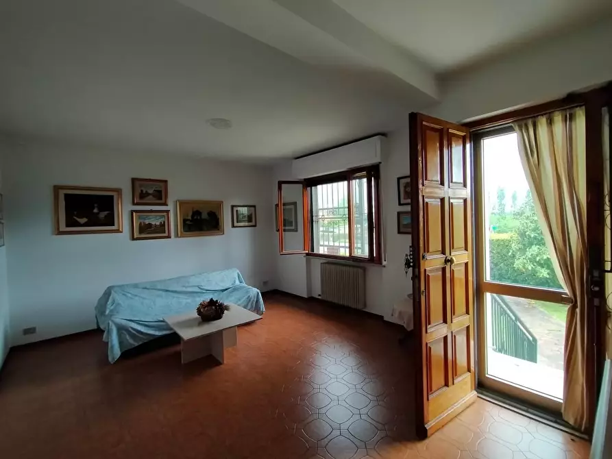 Immagine 1 di Villa in vendita  a San Giuliano Terme