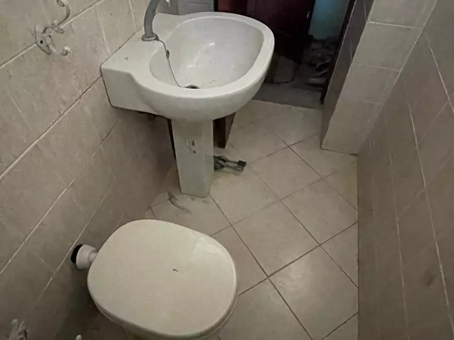 Immagine 16 di Locale commerciale in vendita  a Massa