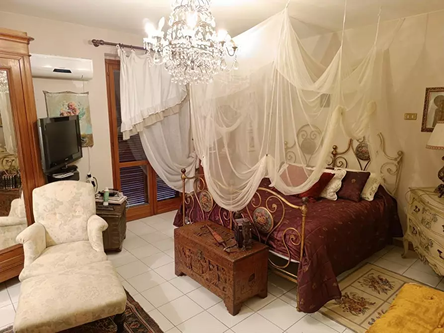 Immagine 11 di Villetta a schiera in vendita  a Carrara