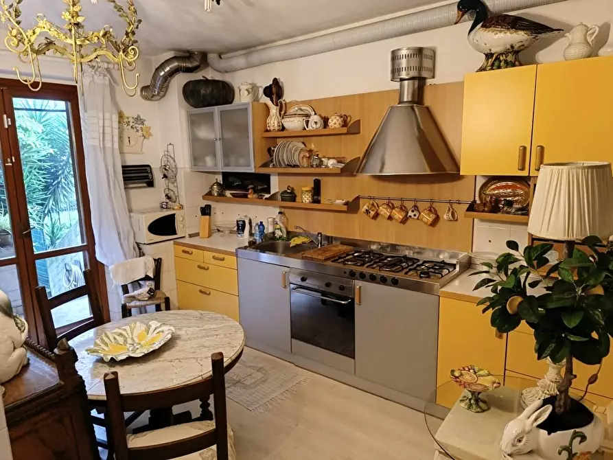 Immagine 8 di Villetta a schiera in vendita  a Carrara