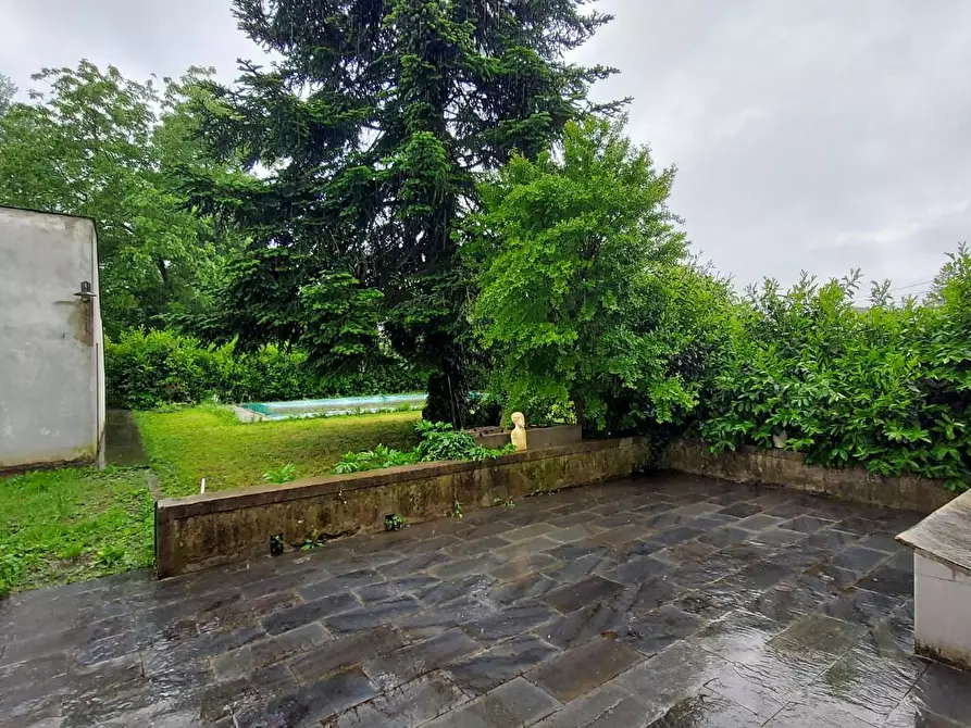 Immagine 15 di Villa in vendita  a Capannori