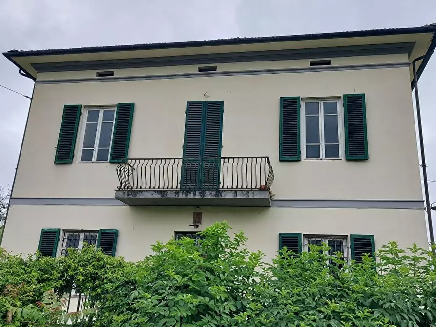 Immagine 1 di Villa in vendita  a Capannori