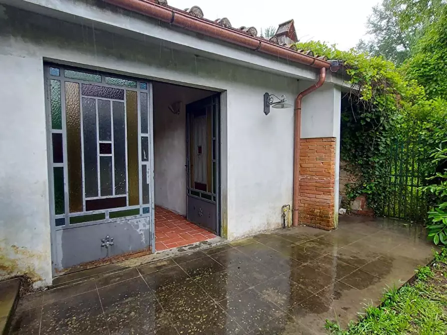 Immagine 12 di Villa in vendita  a Capannori