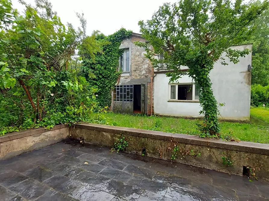 Immagine 13 di Villa in vendita  a Capannori