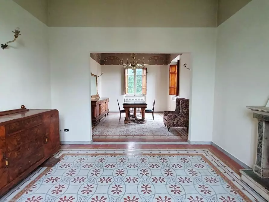 Immagine 4 di Villa in vendita  a Capannori