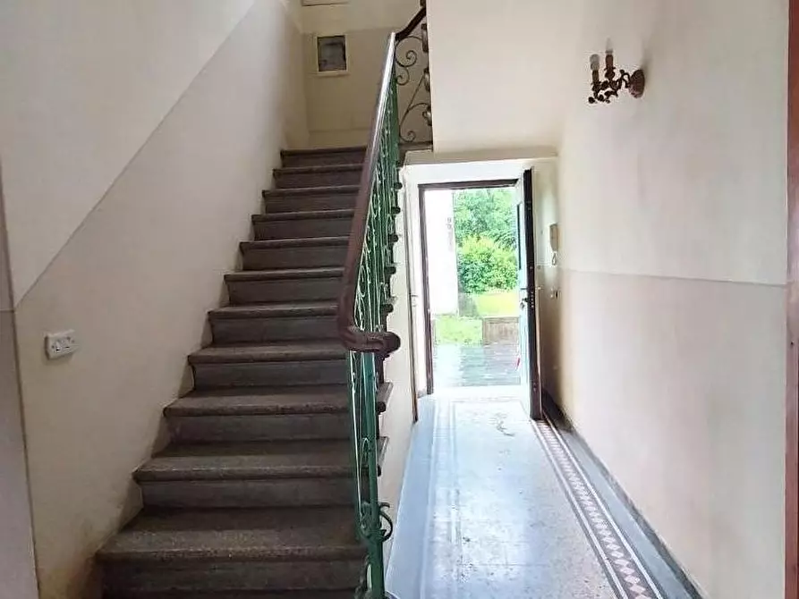 Immagine 10 di Villa in vendita  a Capannori