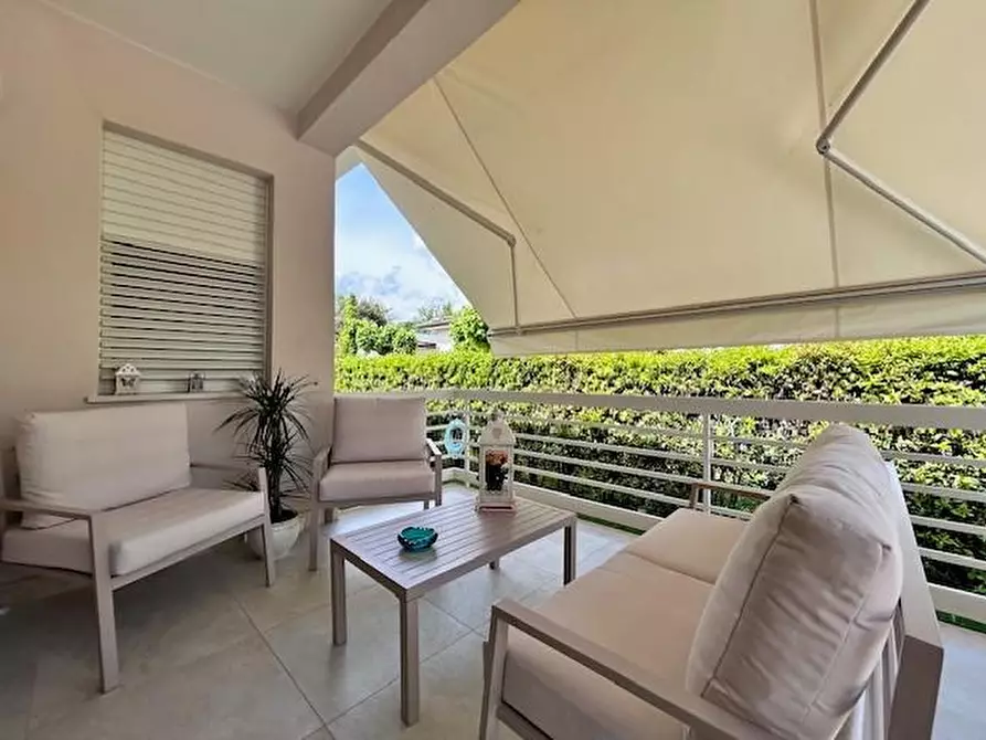 Immagine 2 di Villa in affitto  a Forte Dei Marmi