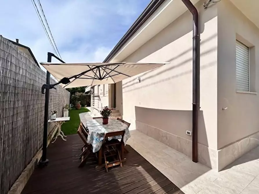 Immagine 5 di Villa in affitto  a Forte Dei Marmi