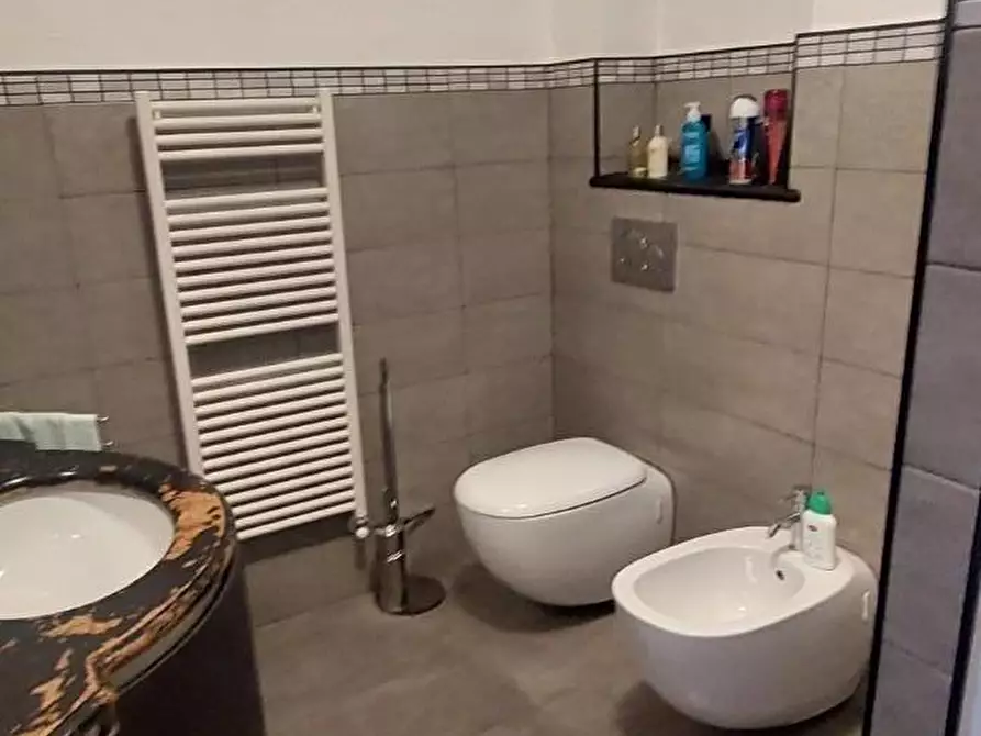 Immagine 3 di Appartamento in vendita  a Carrara