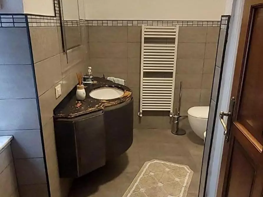 Immagine 2 di Appartamento in vendita  a Carrara