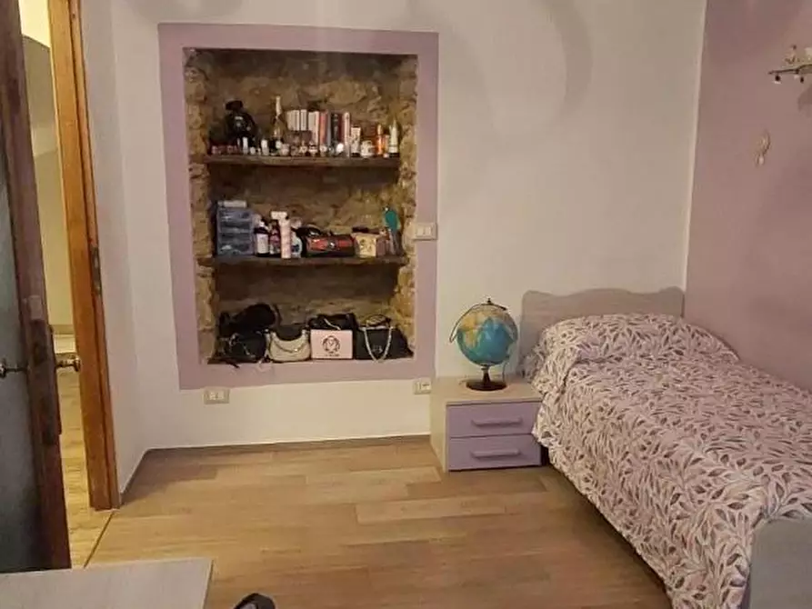 Immagine 10 di Appartamento in vendita  a Carrara