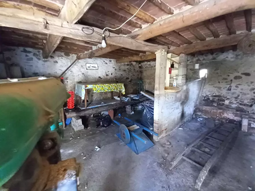 Immagine 6 di Deposito in vendita  a Capannori