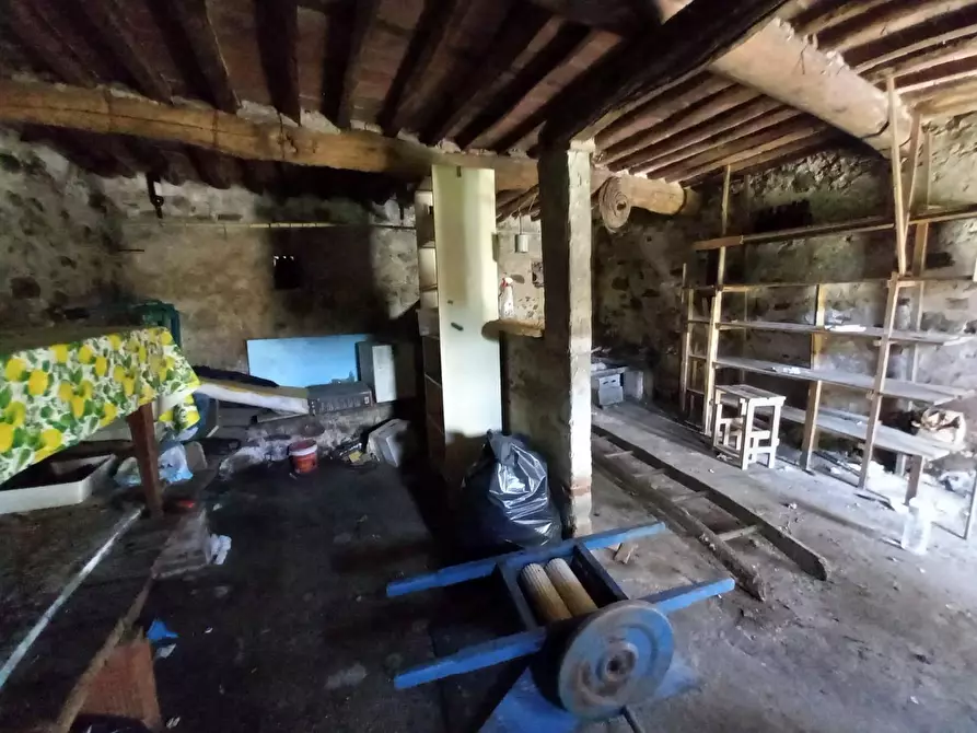 Immagine 3 di Deposito in vendita  a Capannori