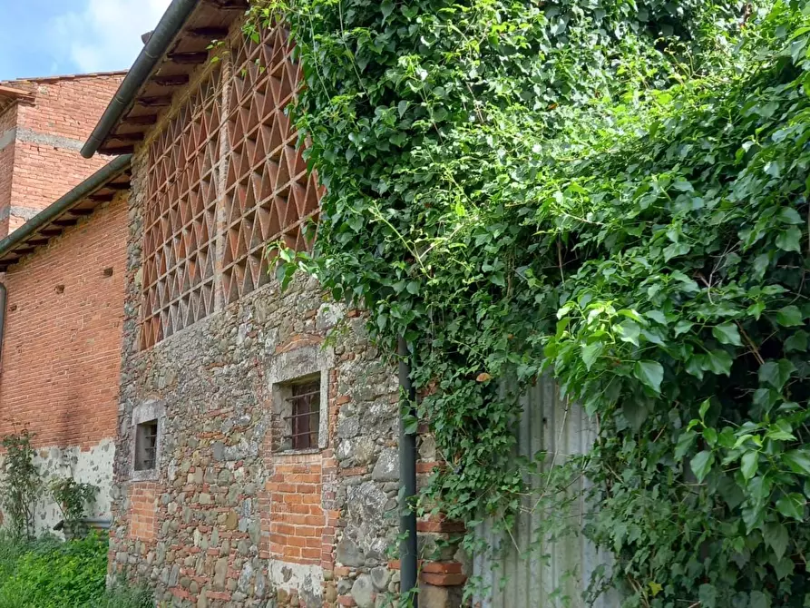 Immagine 4 di Deposito in vendita  a Capannori