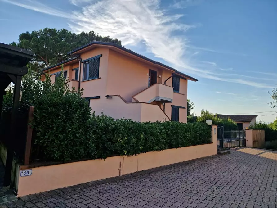 Immagine 2 di Villa in vendita  a Fucecchio