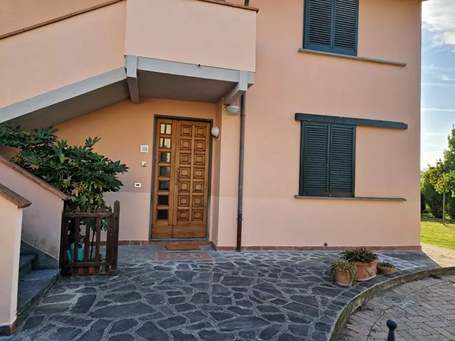 Immagine 3 di Villa in vendita  a Fucecchio