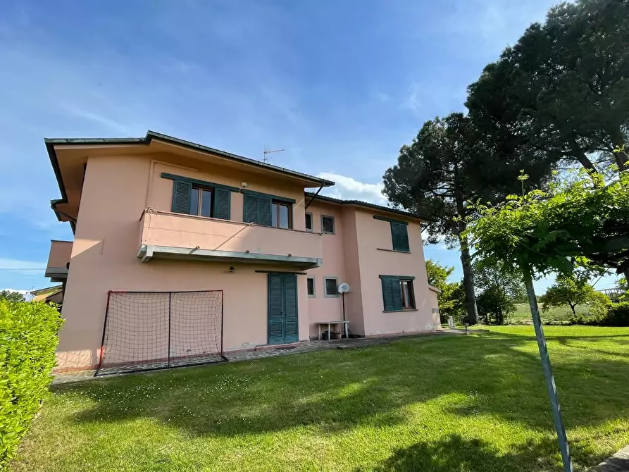 Immagine 4 di Villa in vendita  a Fucecchio