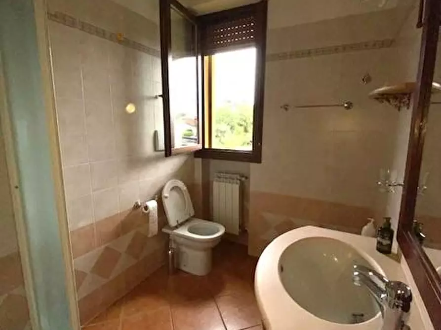 Immagine 9 di Appartamento in vendita  a Massa E Cozzile