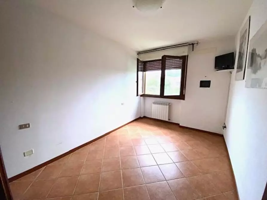 Immagine 10 di Appartamento in vendita  a Massa E Cozzile