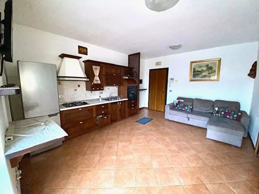 Immagine 1 di Appartamento in vendita  a Massa E Cozzile