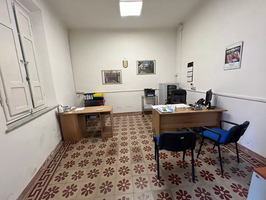 Immagine 2 di Ufficio in affitto  a Cascina