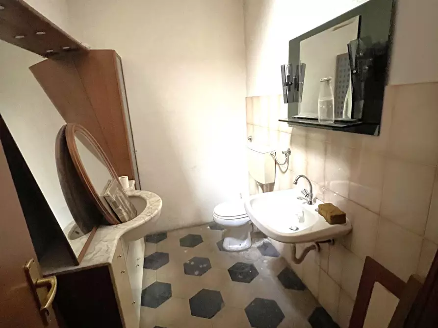 Immagine 4 di Ufficio in affitto  a Cascina