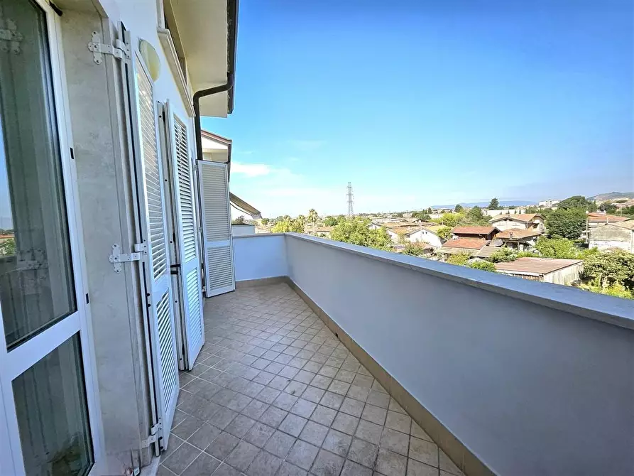 Immagine 5 di Appartamento in vendita  a Massa