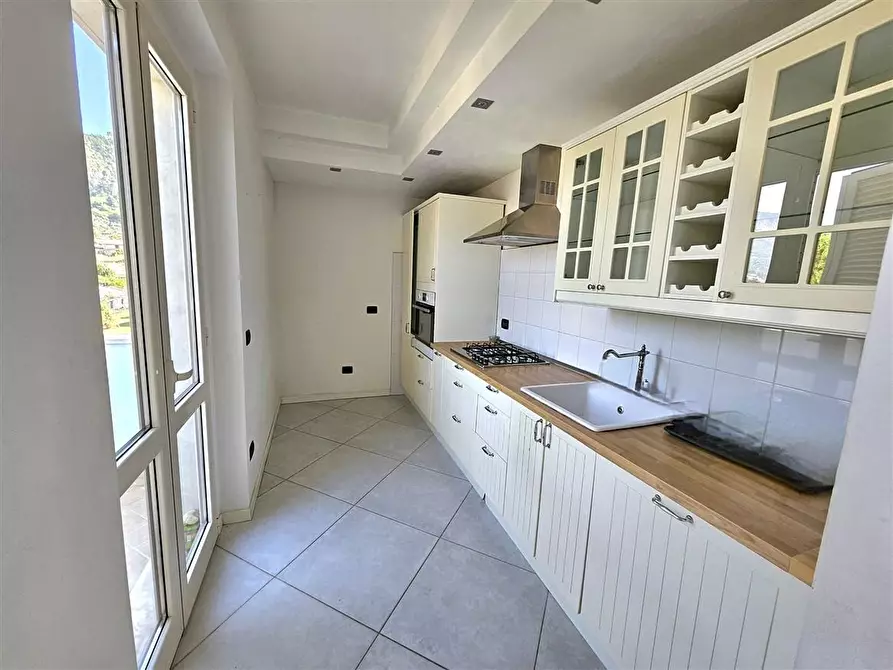 Immagine 7 di Appartamento in vendita  a Massa