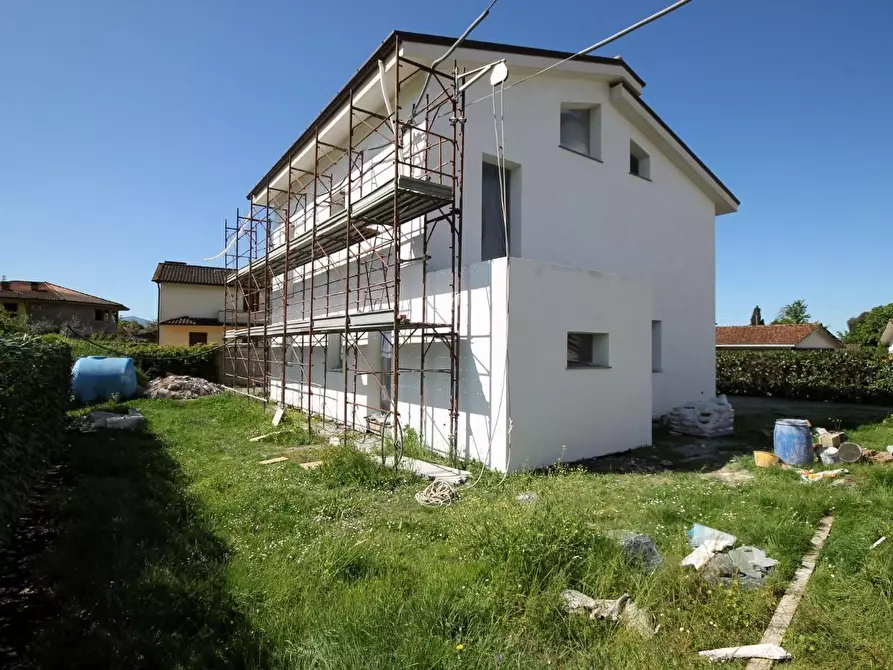 Immagine 3 di Casa bifamiliare in vendita  a Capannori
