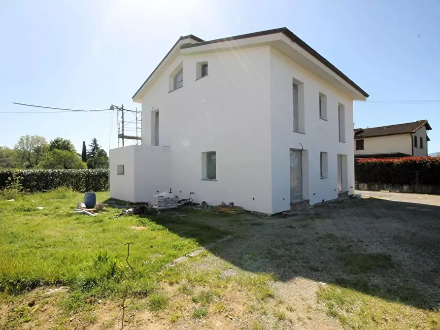 Immagine 8 di Casa bifamiliare in vendita  a Capannori