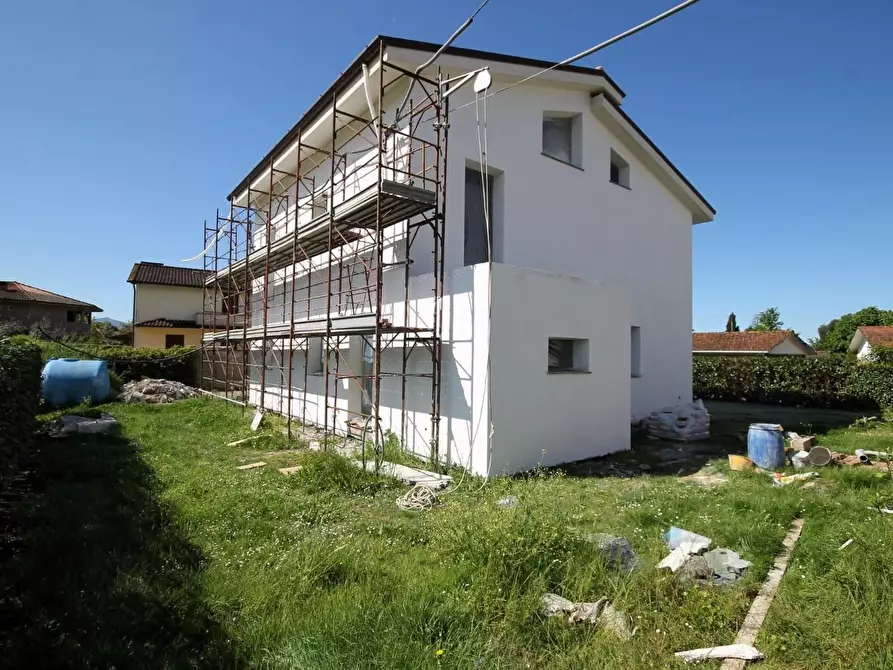 Immagine 4 di Casa bifamiliare in vendita  a Capannori