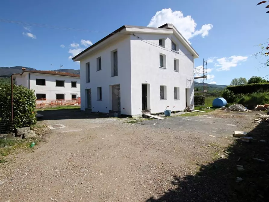 Immagine 5 di Casa bifamiliare in vendita  a Capannori