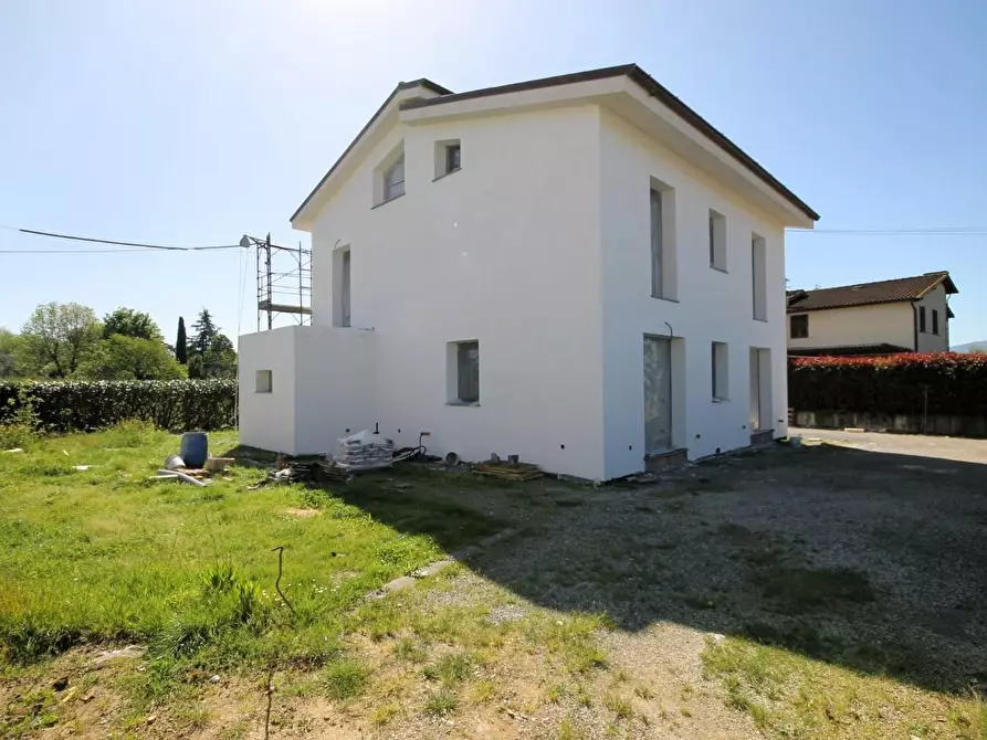 Immagine 7 di Casa bifamiliare in vendita  a Capannori