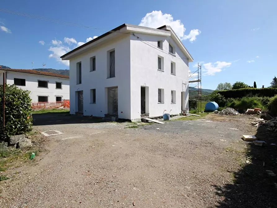 Immagine 6 di Casa bifamiliare in vendita  a Capannori