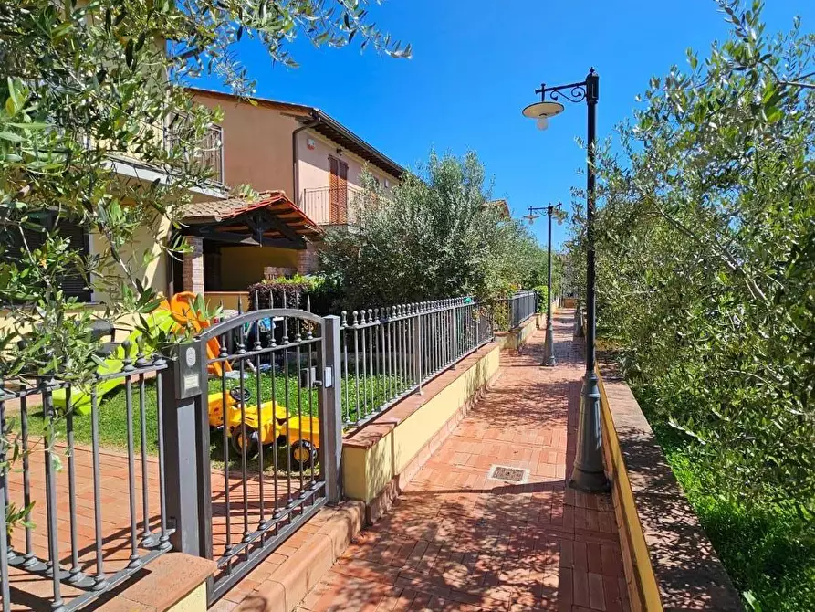 Immagine 42 di Villetta a schiera in vendita  a Crespina Lorenzana