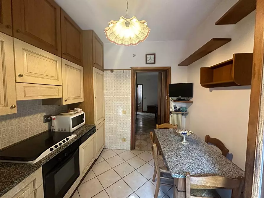 Immagine 2 di Appartamento in vendita  a Massa