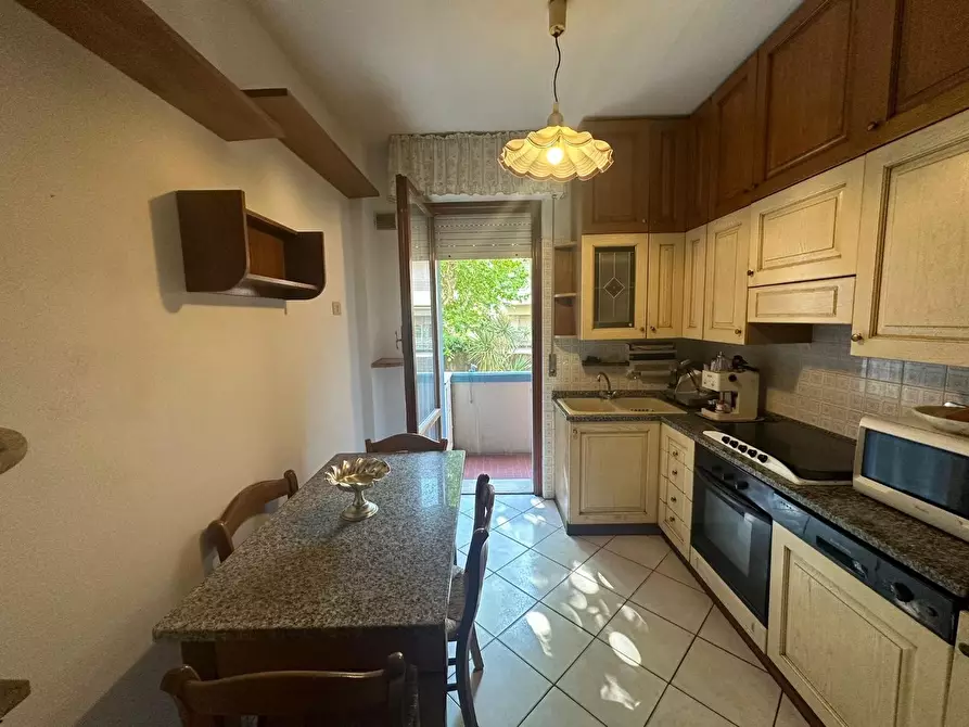 Immagine 3 di Appartamento in vendita  a Massa