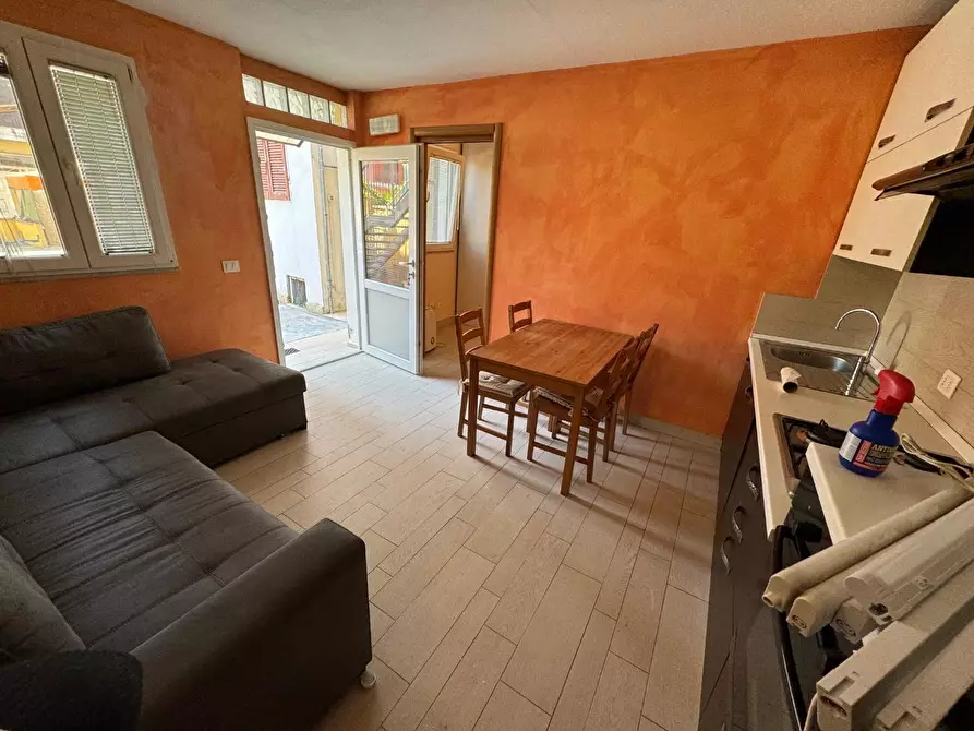 Immagine 2 di Appartamento in affitto  a Carrara