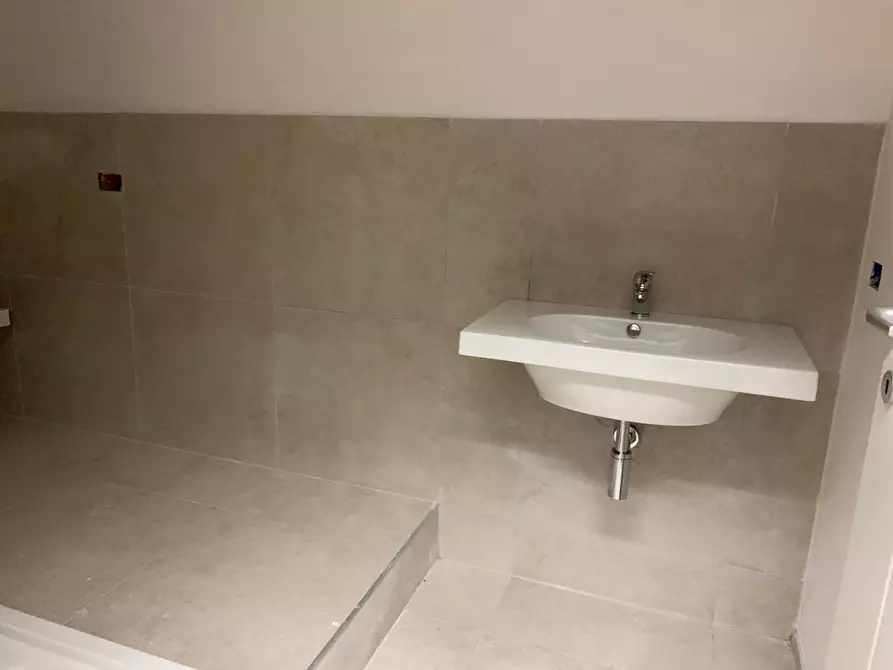 Immagine 9 di Appartamento in vendita  a Rosignano Marittimo