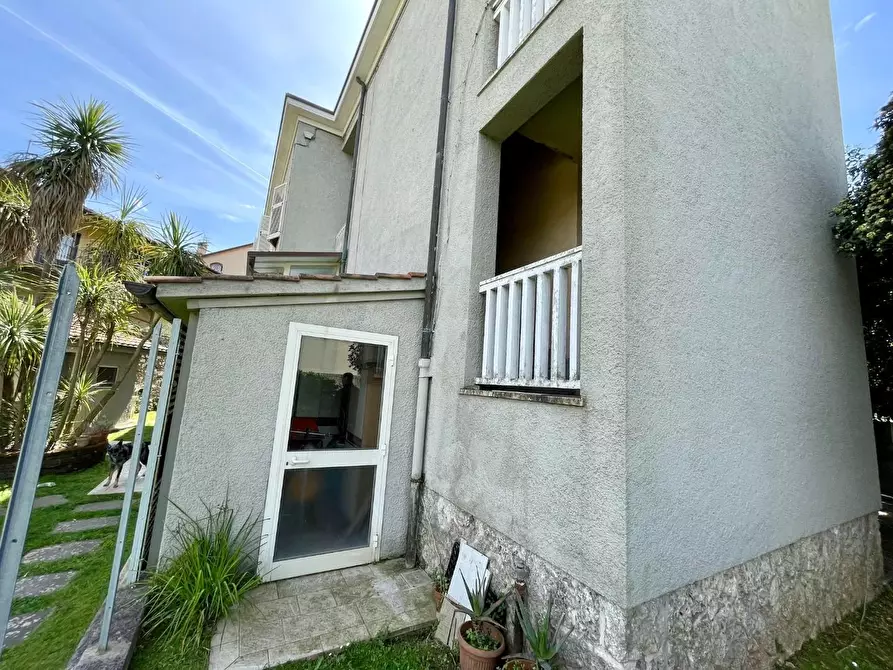 Immagine 5 di Casa bifamiliare in vendita  a Pietrasanta