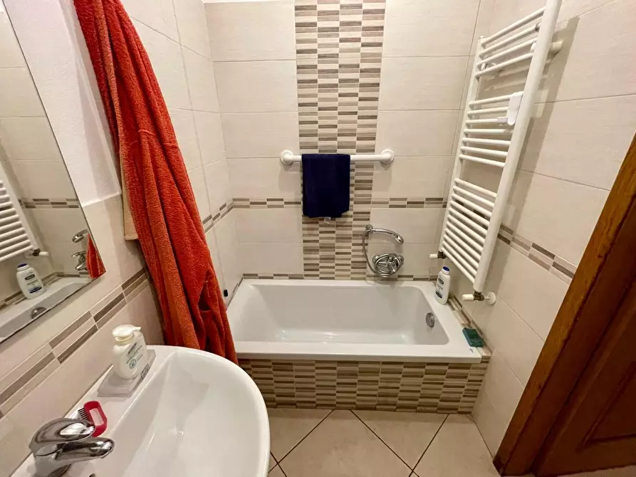 Immagine 4 di Villa in vendita  a Viareggio