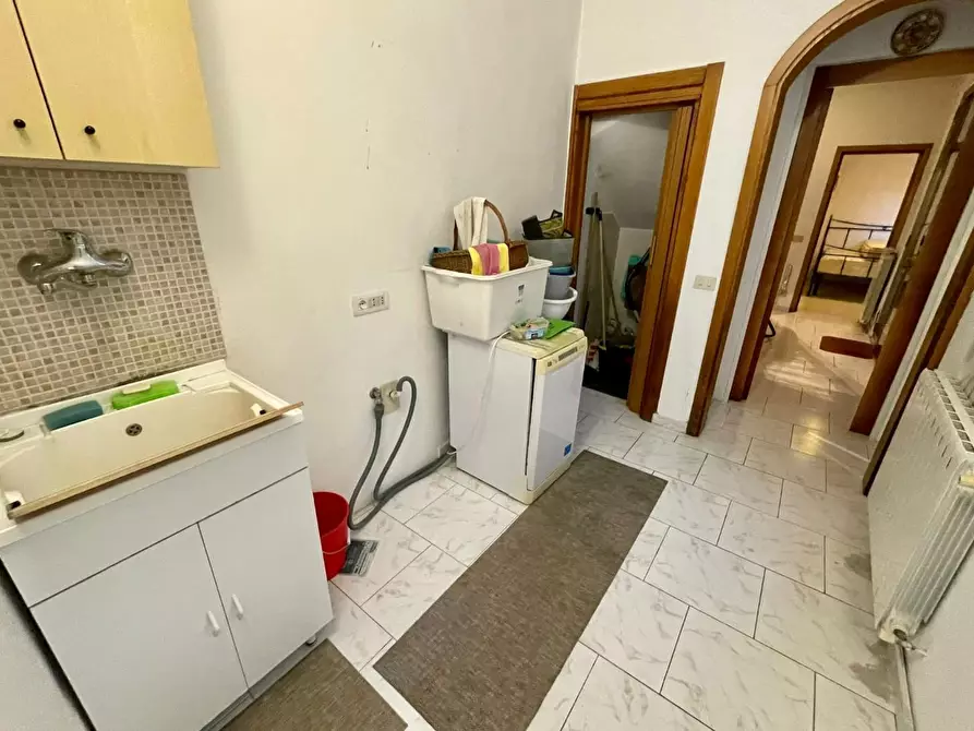 Immagine 9 di Villa in vendita  a Viareggio