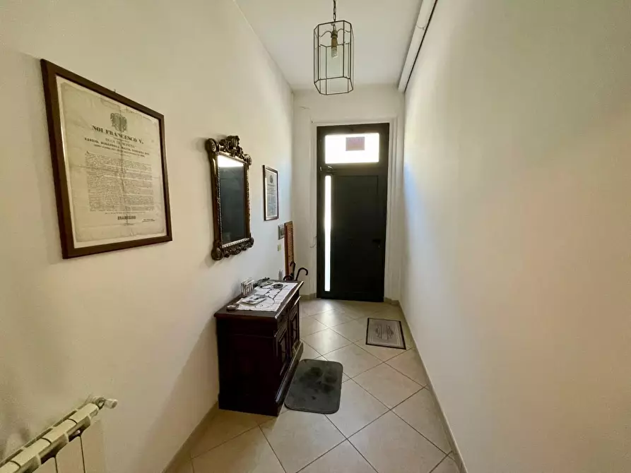 Immagine 2 di Villa in vendita  a Viareggio