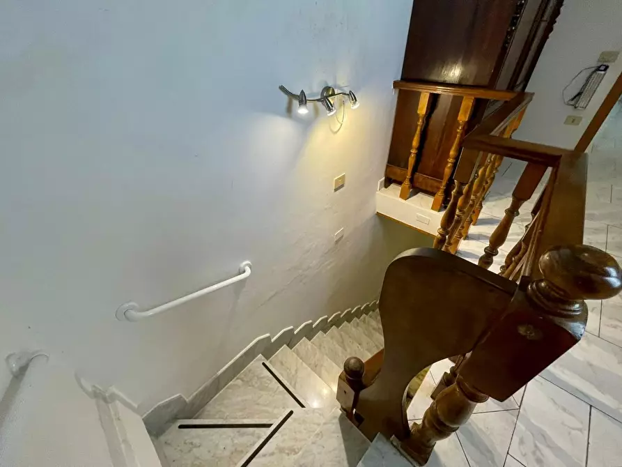 Immagine 18 di Villa in vendita  a Viareggio