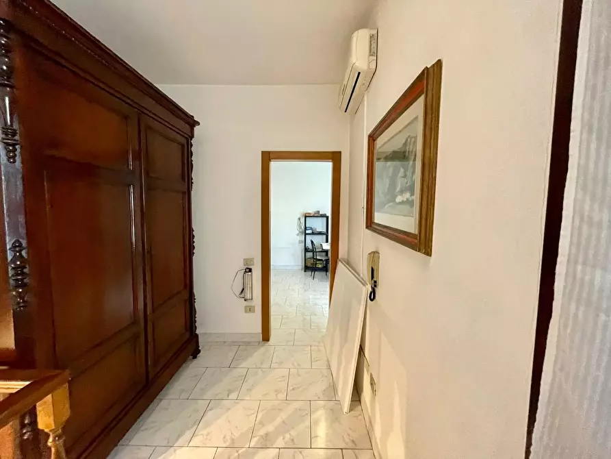 Immagine 19 di Villa in vendita  a Viareggio