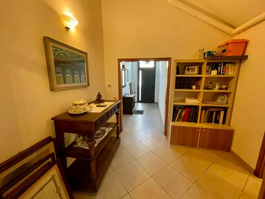 Immagine 3 di Villa in vendita  a Viareggio