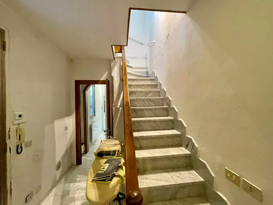 Immagine 17 di Villa in vendita  a Viareggio