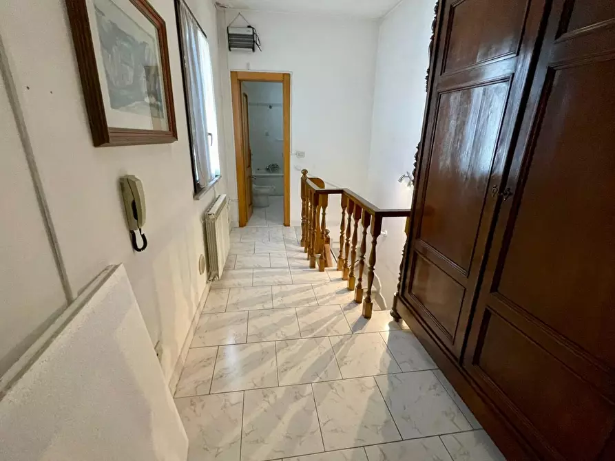 Immagine 22 di Villa in vendita  a Viareggio