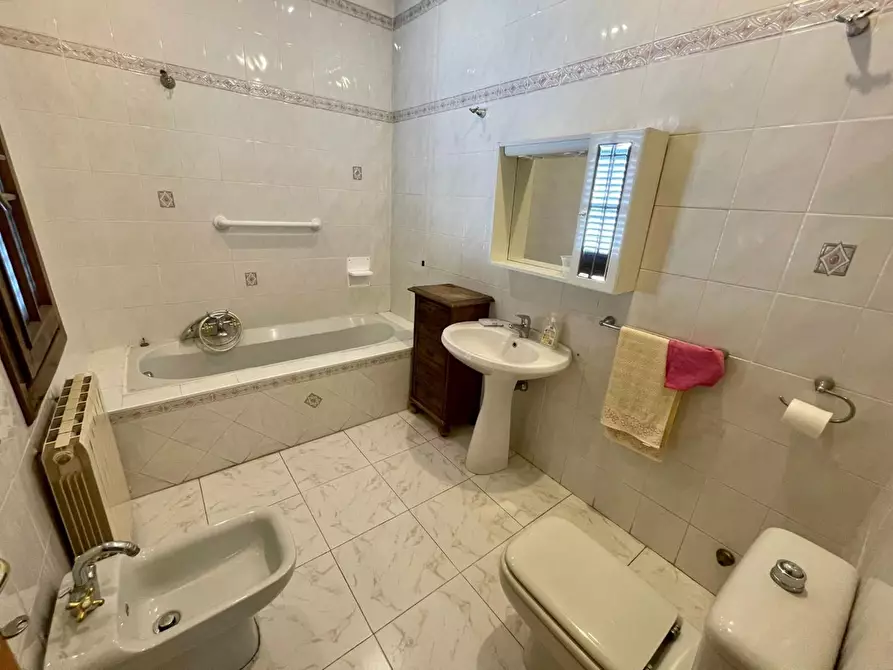 Immagine 23 di Villa in vendita  a Viareggio