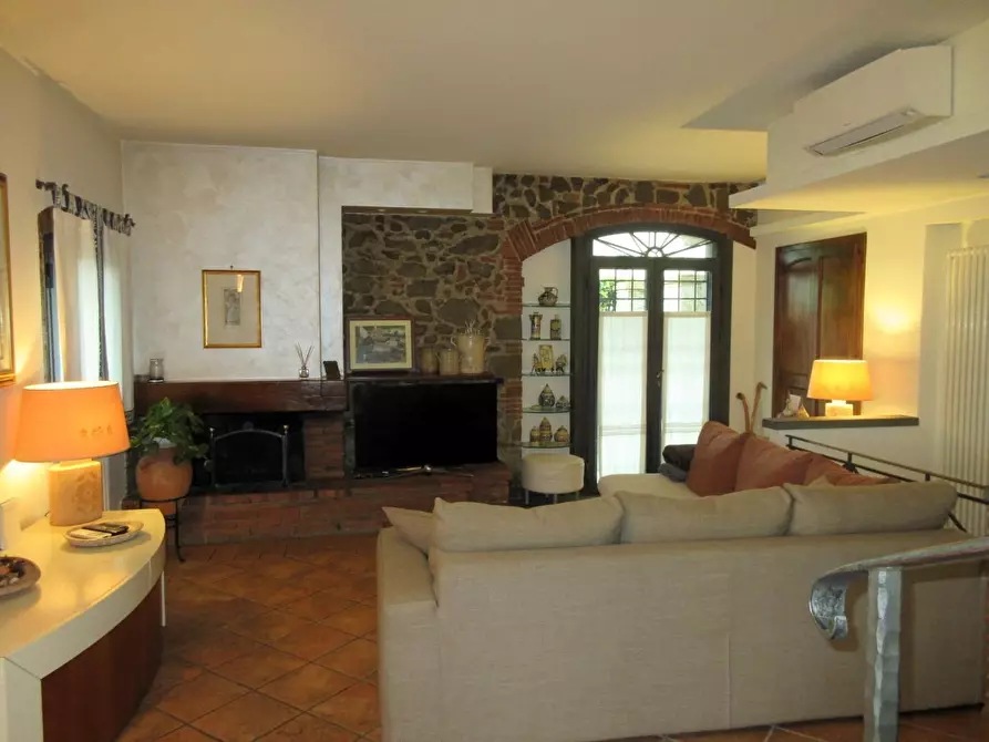 Immagine 2 di Villa in vendita  a Vinci